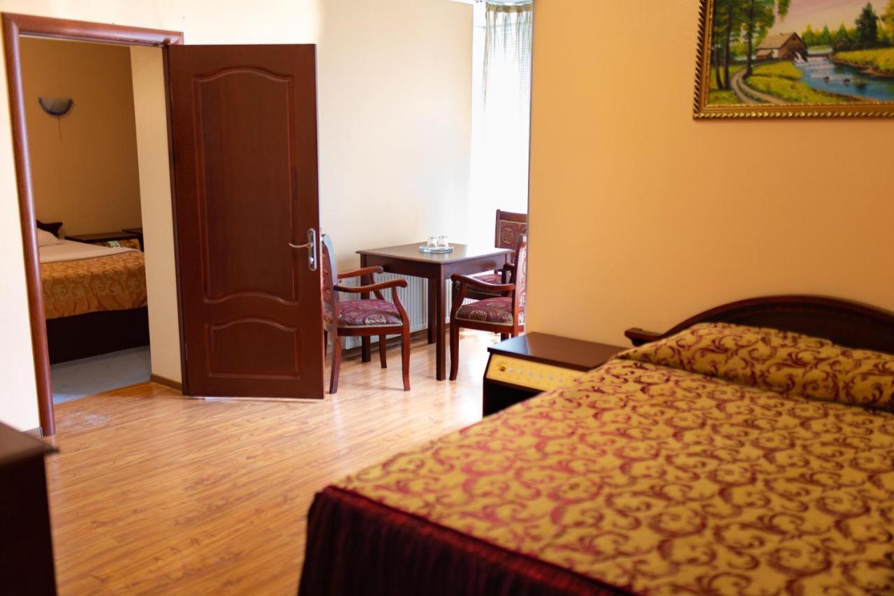 Vila Muntenia Hotel Chişinău Extérieur photo